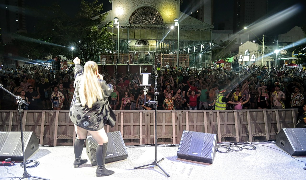 palco no mercado dos pinhões